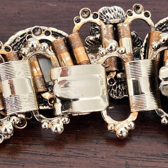 Vintage gold tone bracelet with pearlized stones - Picture 4 of 5